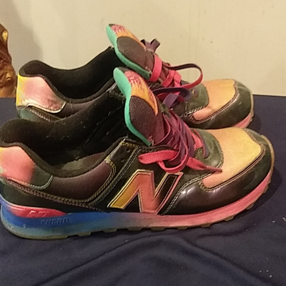 New Balance tennis shoes